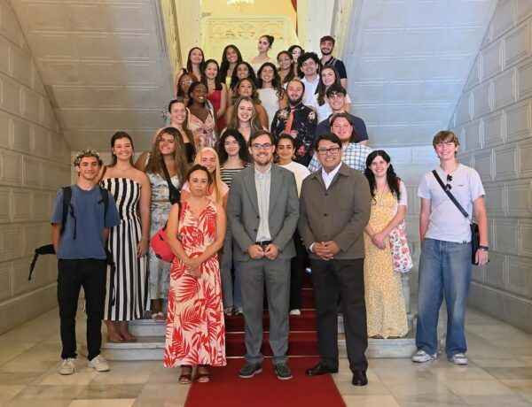 Grupo de estudiantes de Luisiana en el Ayuntamiento de Salamanca