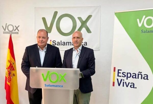 Carlos Menéndez e Ignacio Rivas en rueda de prensa de VOX Salamanca