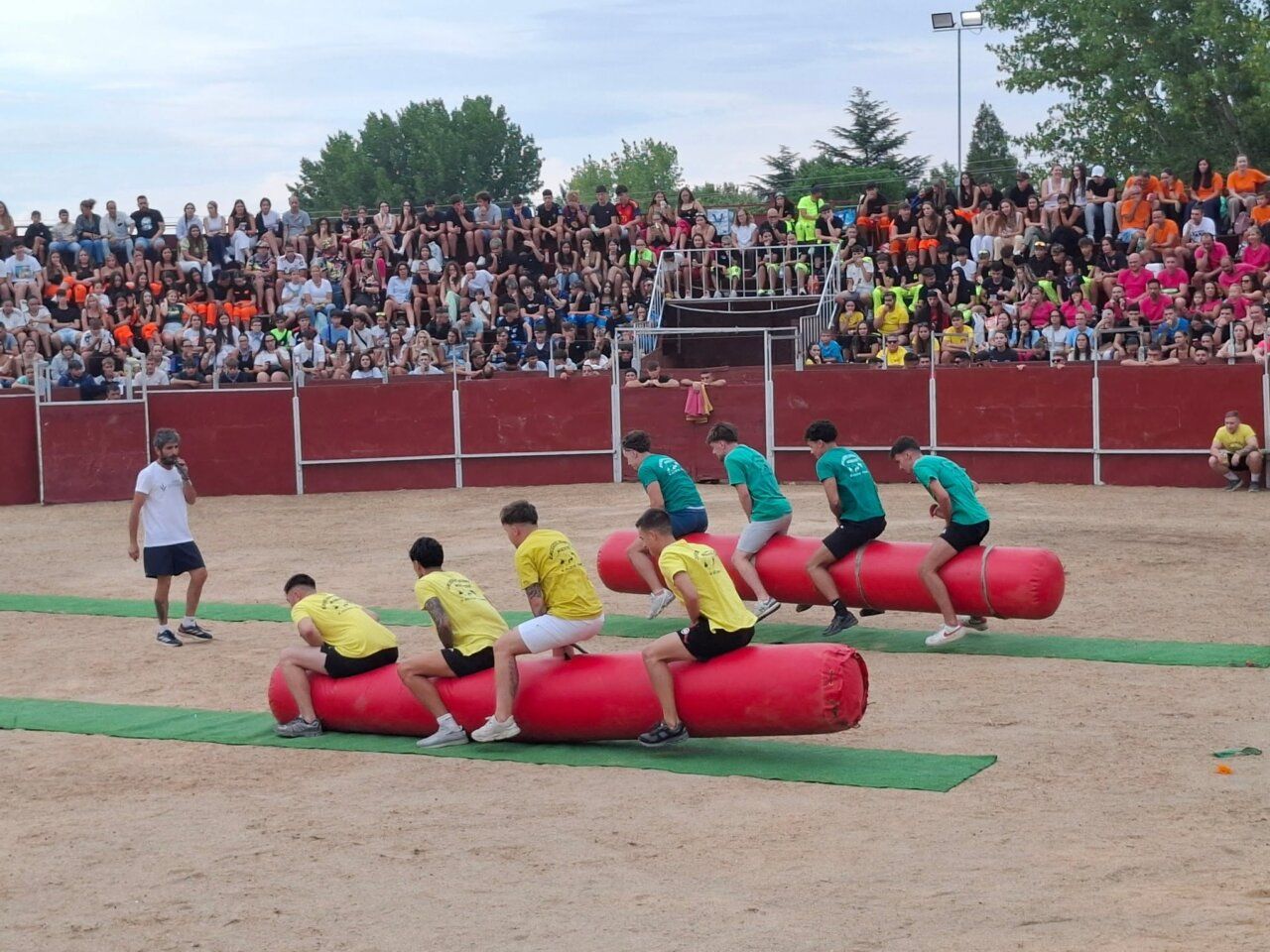 Participantes compiten en el Carbajosa Prix durante las fiestas de San Roque