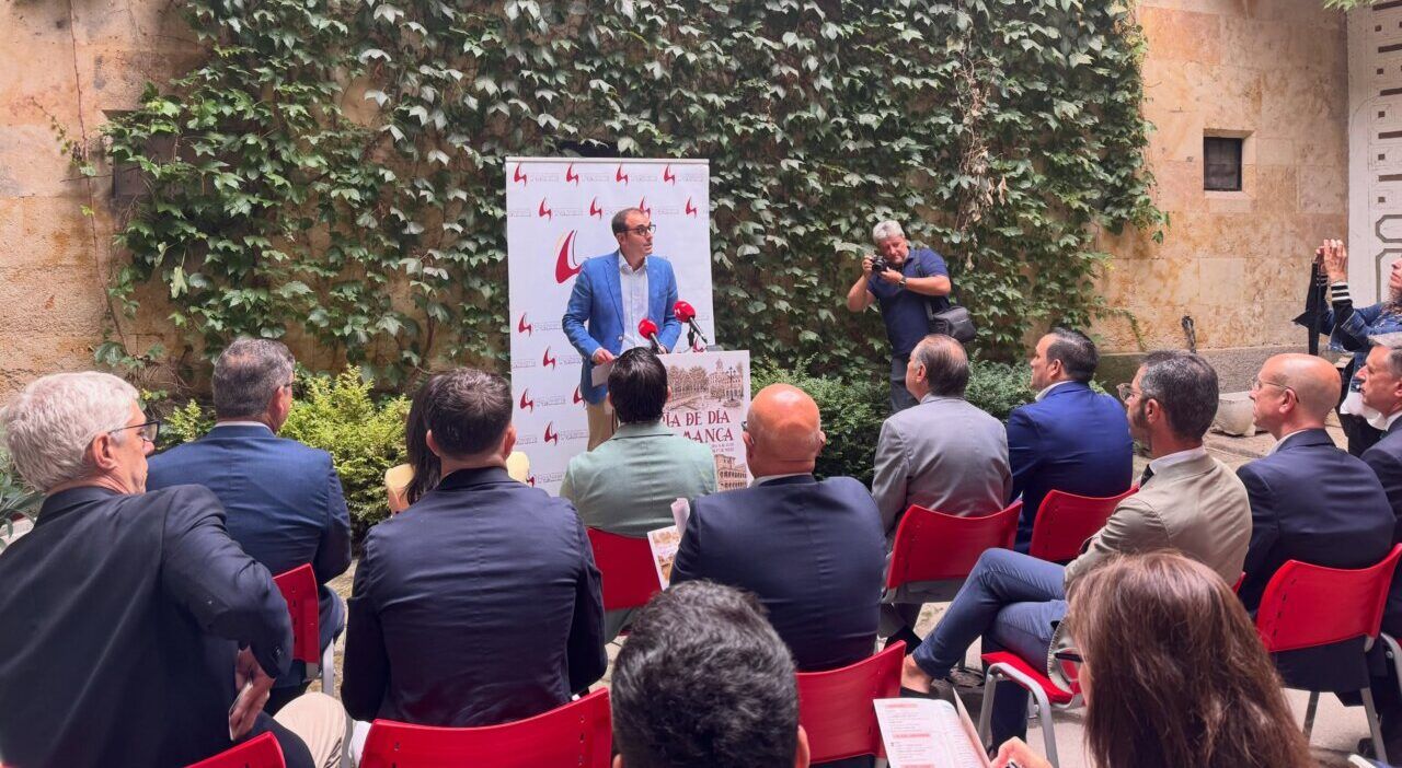 Presentación de la Feria de Día en Salamanca con asistentes y ponente.