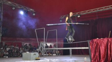 FOTOS | La novena edición de Volatiritormes arranca con el espectáculo 'El hechicero'