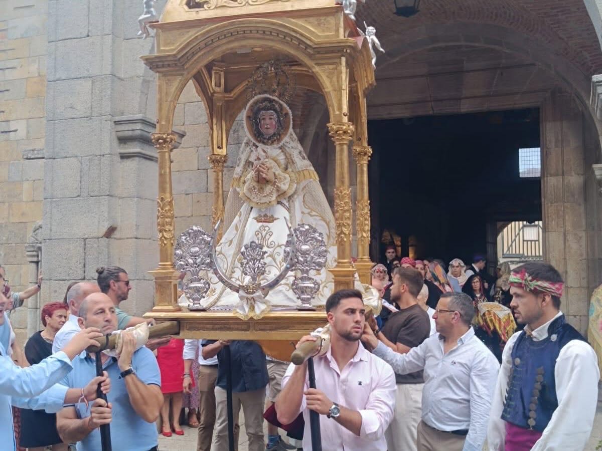 Celebración de las fiestas en La Alberca con la imagen de la Virgen
