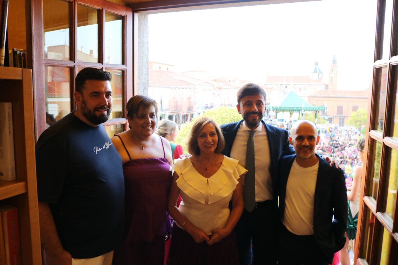 Grupo de personas en la inauguración de las Ferias y Fiestas de Peñaranda 2026