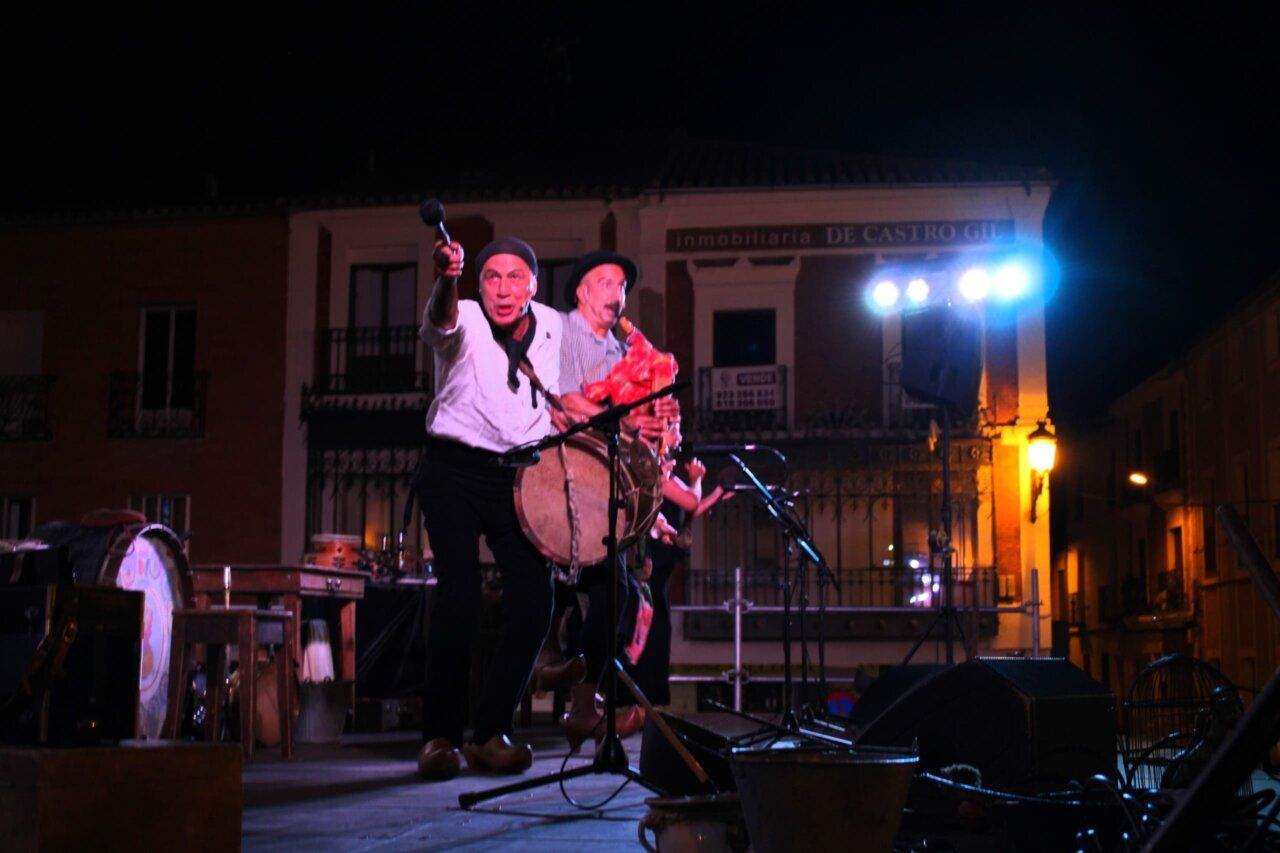 Actuación musical en Peñaranda de Bracamonte durante las fiestas.