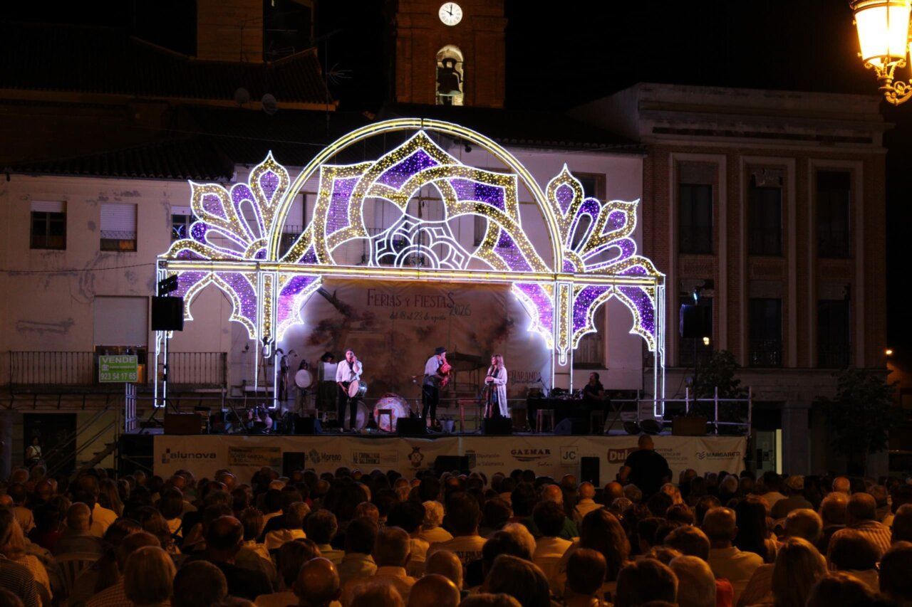 Actuación en la Plaza de España durante las Ferias y Fiestas de Peñaranda de Bracamonte