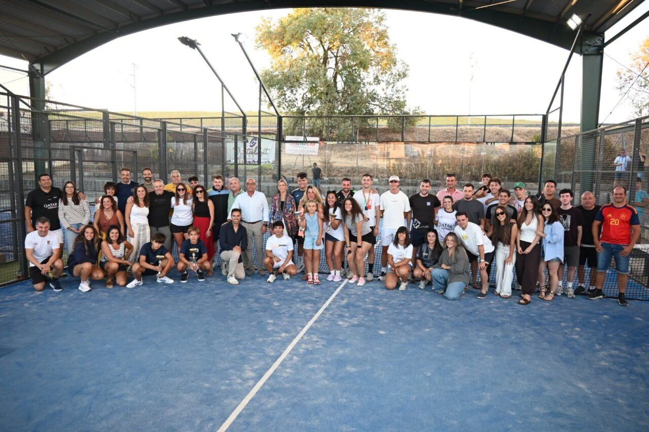 Grupo de participantes en el Torneo de Pádel de Ciudad Rodrigo