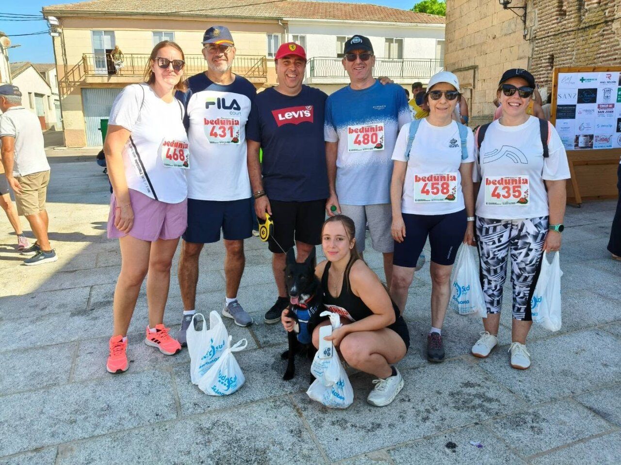 Grupo de corredores en la XI Carrera Popular Solidaria Virgen de la Vega