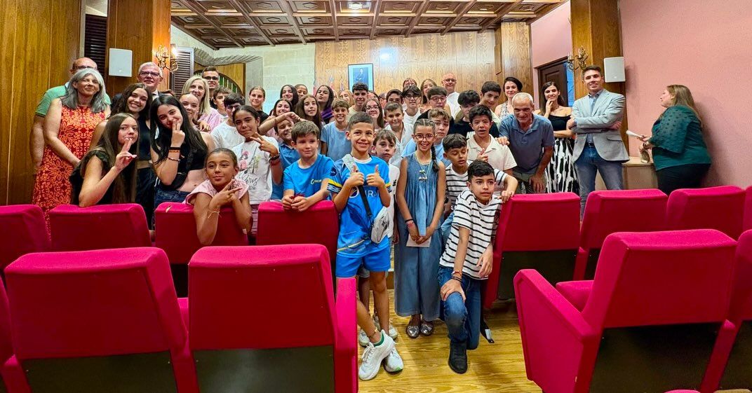 Grupo de personas en el evento de las fiestas de la Transverberación en Alba de Tormes