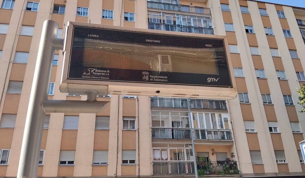 Pantalla de información del autobús urbano en Salamanca