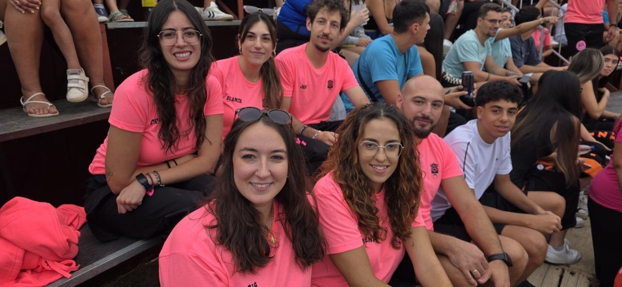 Grupo de personas participando en el Carbajosa Prix durante las fiestas de San Roque