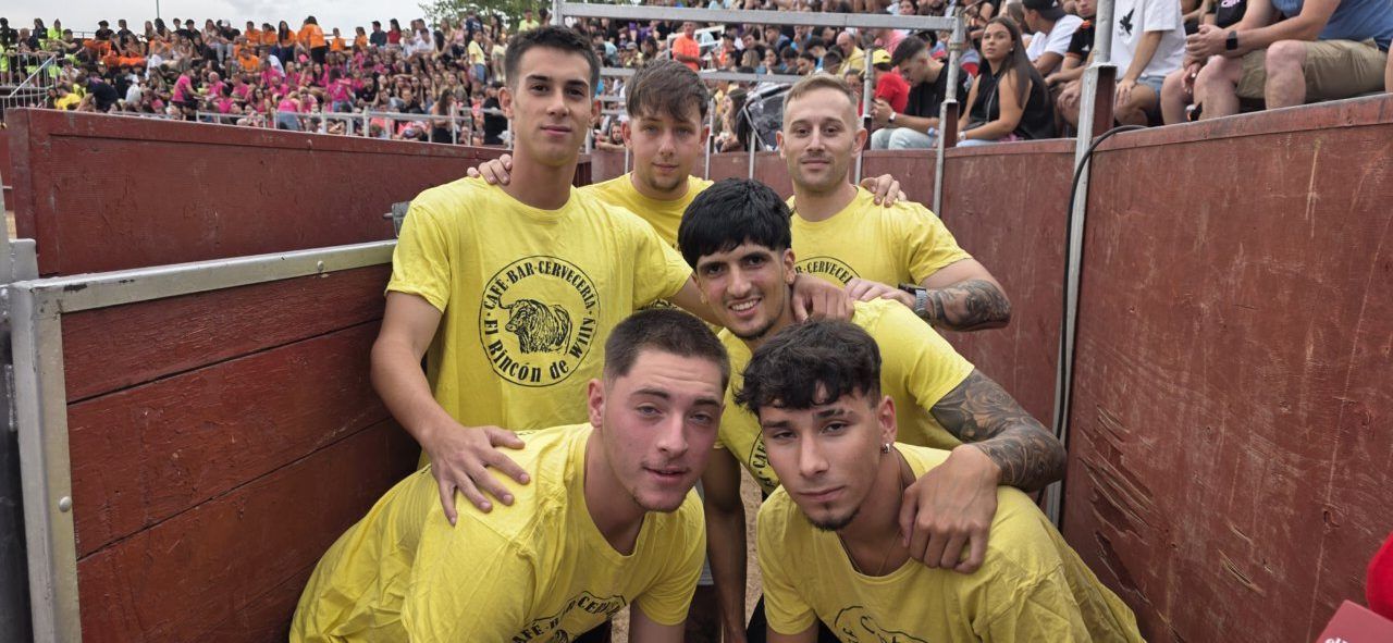 Grupo de jóvenes participantes en el Carbajosa Prix durante las fiestas de San Roque