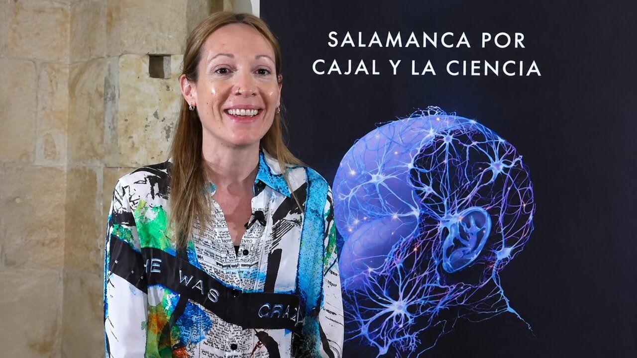 Sara Cuadrado-Castaño, científica de Salamanca, sonriendo en un evento