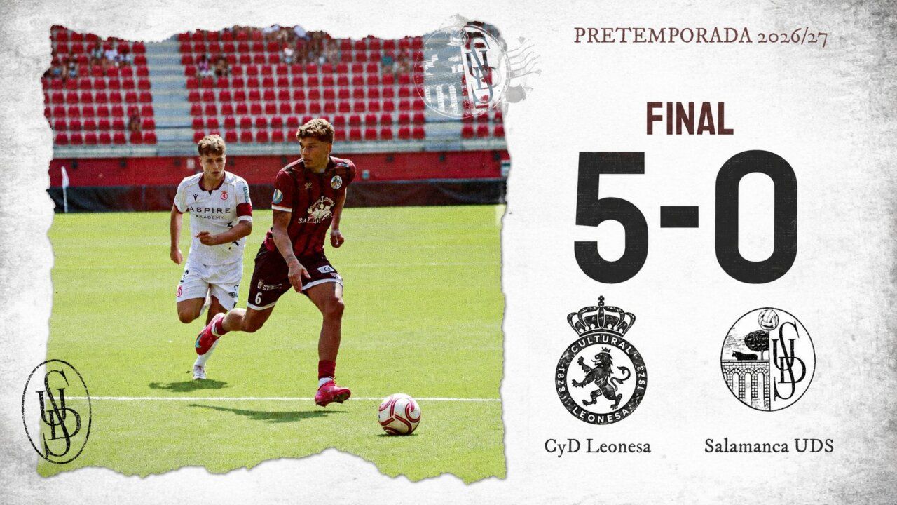 Jugadores de la Cultural Leonesa y Salamanca CF en un partido de pretemporada
