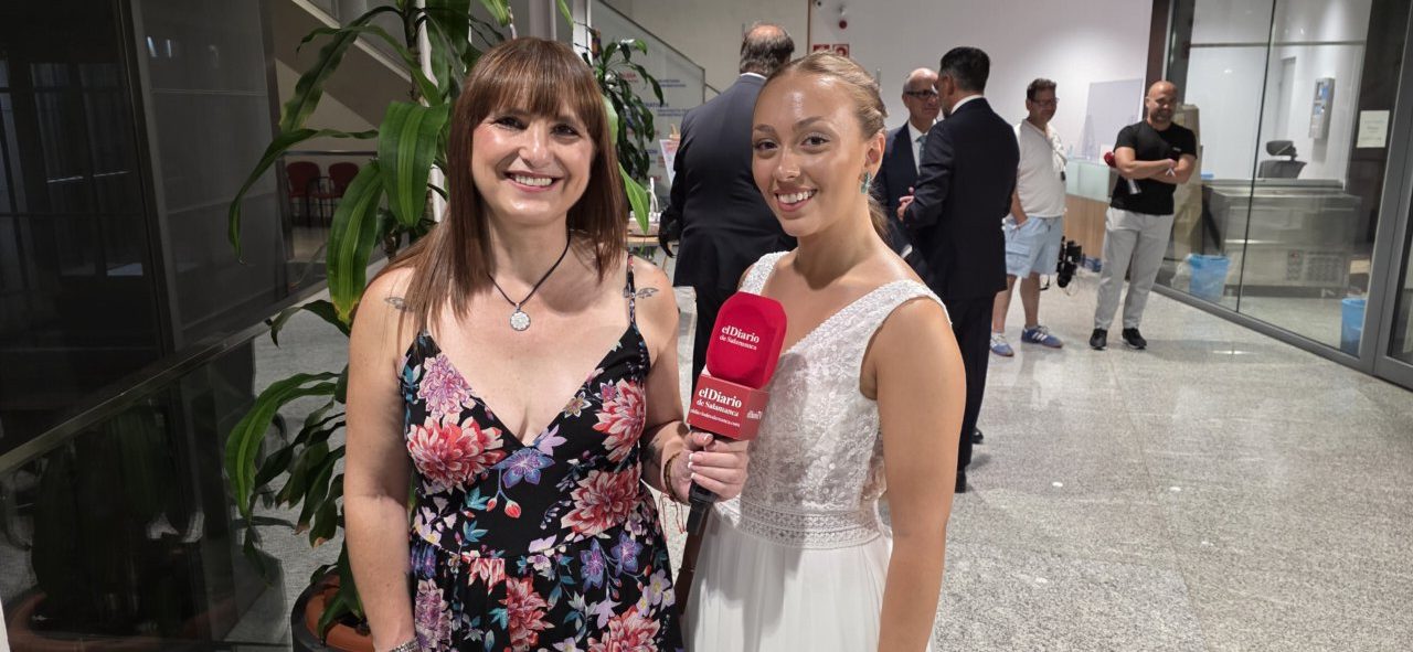 Damas de las fiestas de Guijuelo durante una presentación