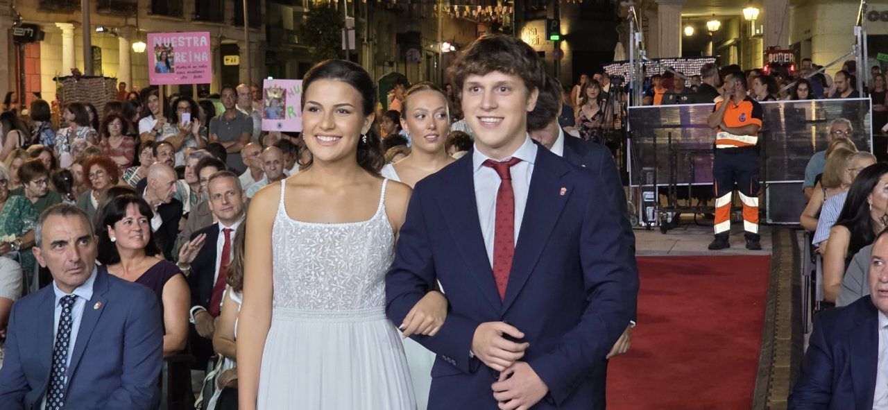 Jóvenes damas de las fiestas de Guijuelo en un evento festivo