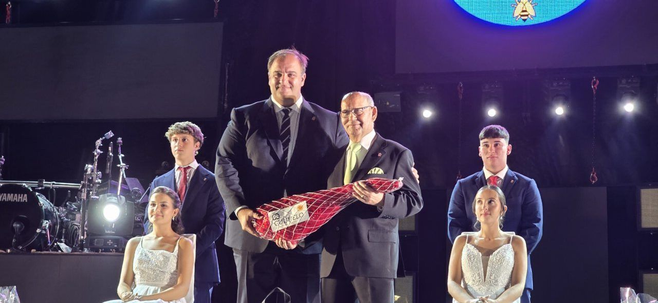 Presentación de las Damas de las Fiestas de Guijuelo en un evento festivo