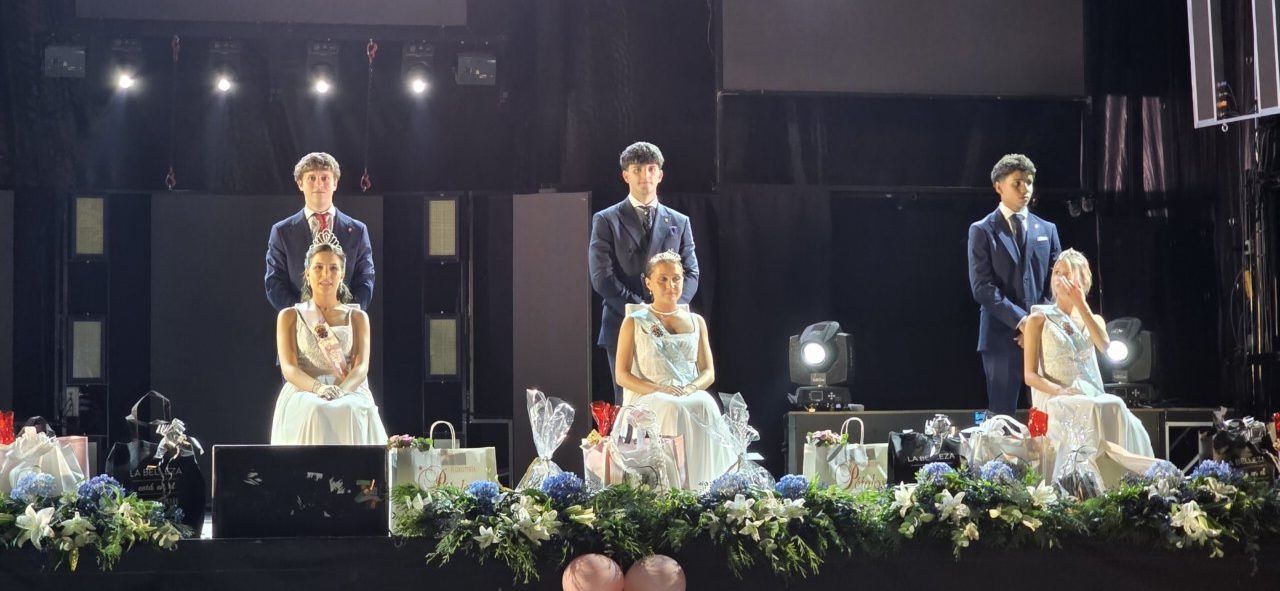 Presentación de las Damas de las Fiestas de Guijuelo en un evento festivo