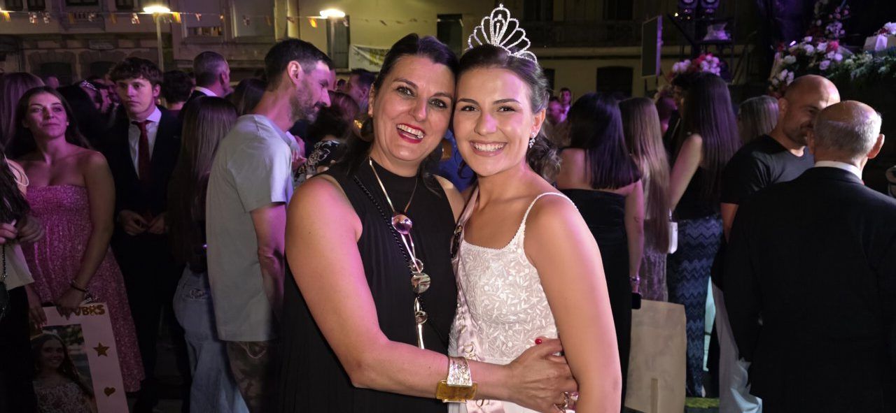 Damas de las fiestas de Guijuelo posando en un evento festivo
