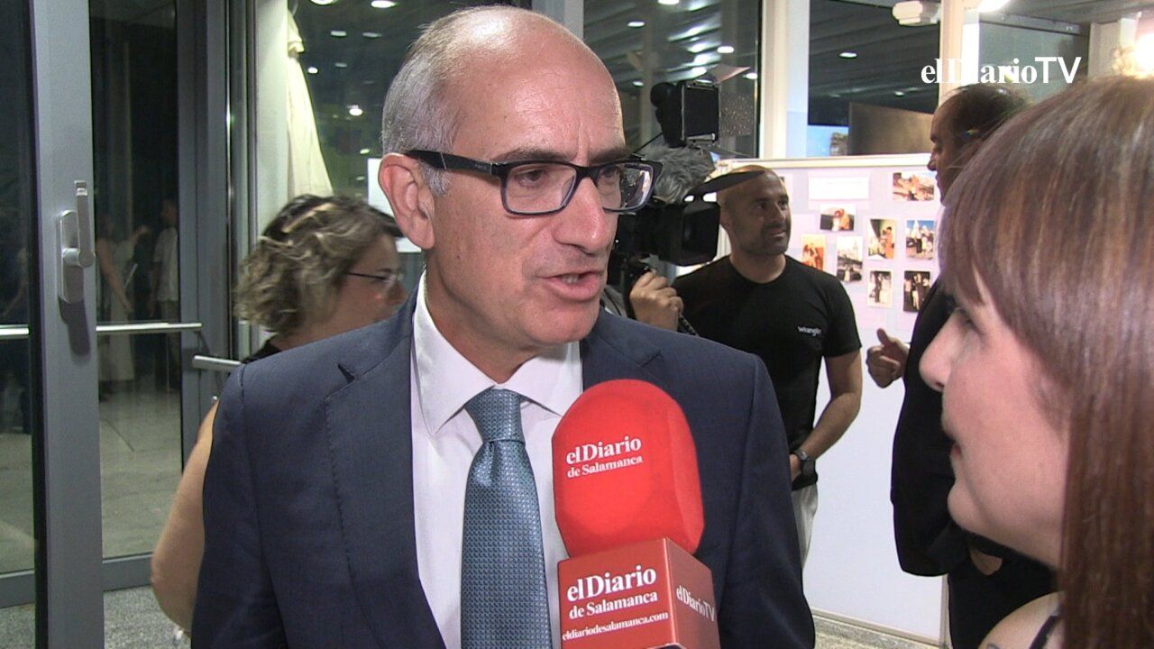 El presidente de la Diputación de Salamanca en una entrevista durante las fiestas de Guijuelo.
