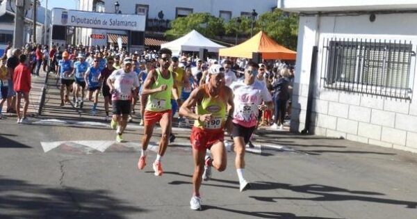 Corredores compitiendo en el XII Cross de Pelabravo en Salamanca