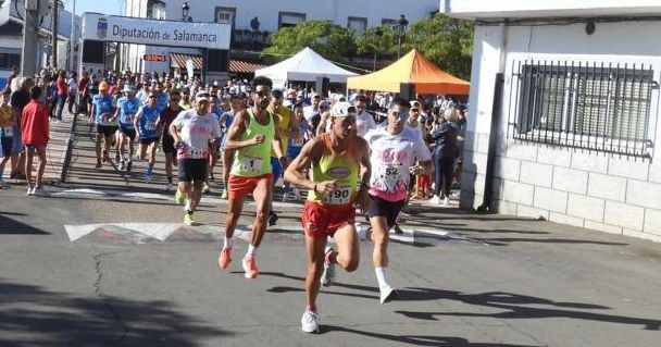 Corredores compitiendo en el XII Cross de Pelabravo en Salamanca