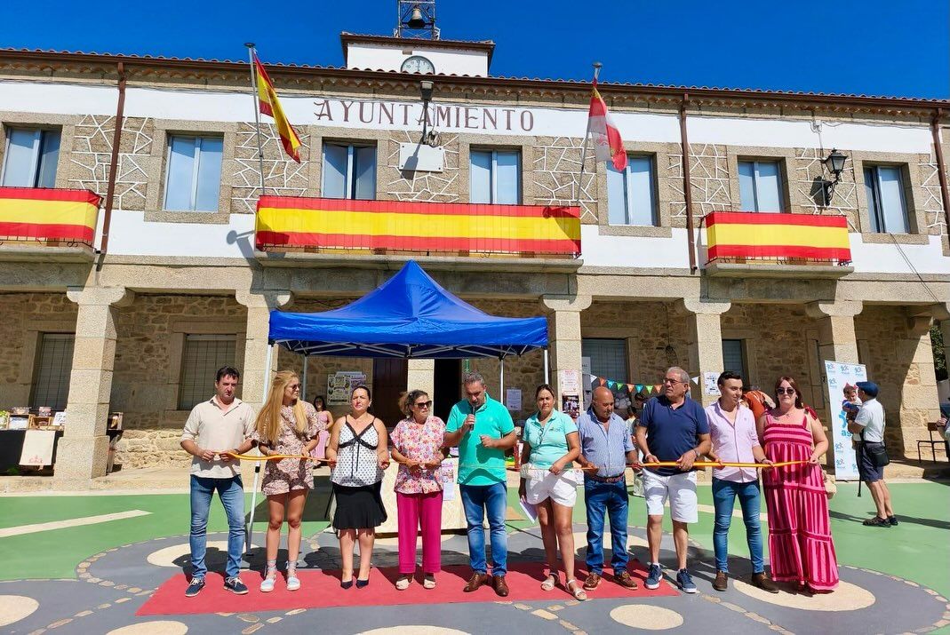 Inauguración de la Feria Agroalimentaria en Bogajo con autoridades locales