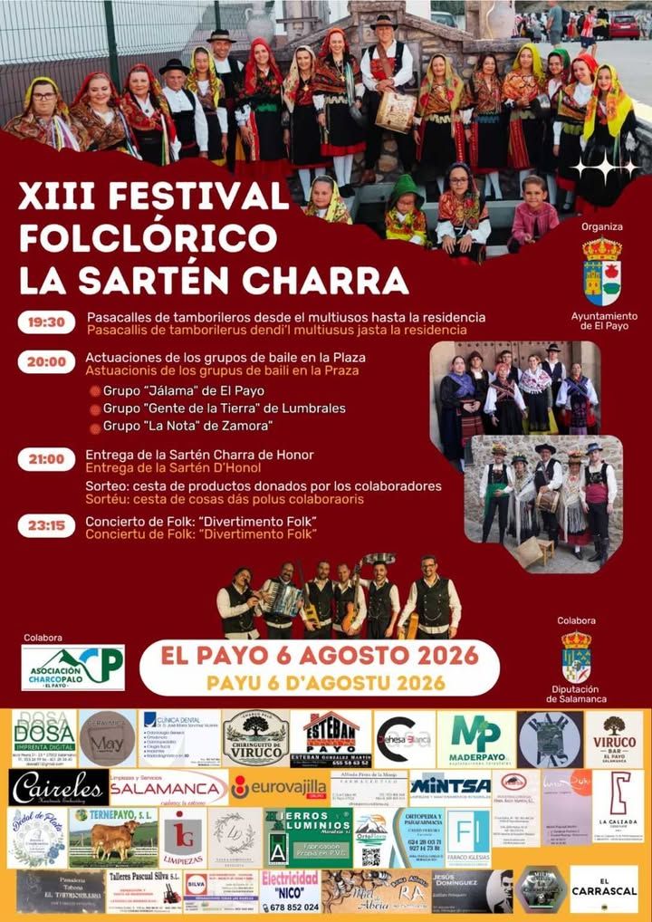 Grupo de personas vestidas con trajes tradicionales en festival folclórico