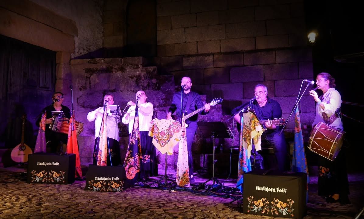 Grupo Malajota Folk actuando en el Festival Internacional de Folclore en Salamanca