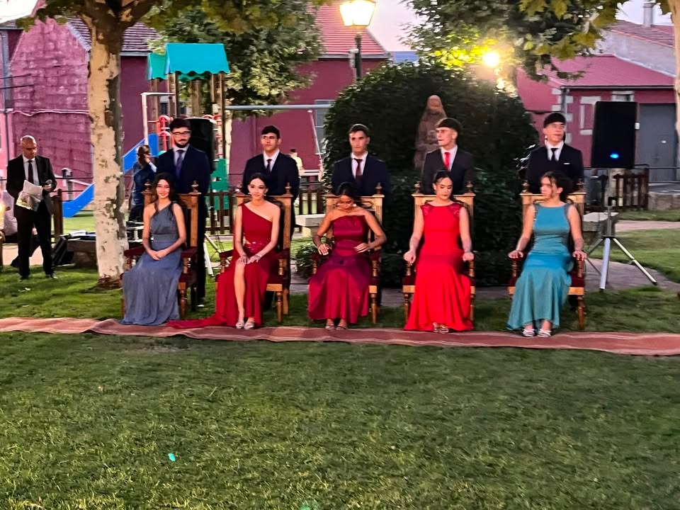 Coronación de la Reina y Damas en las fiestas de San Roque en Ledrada