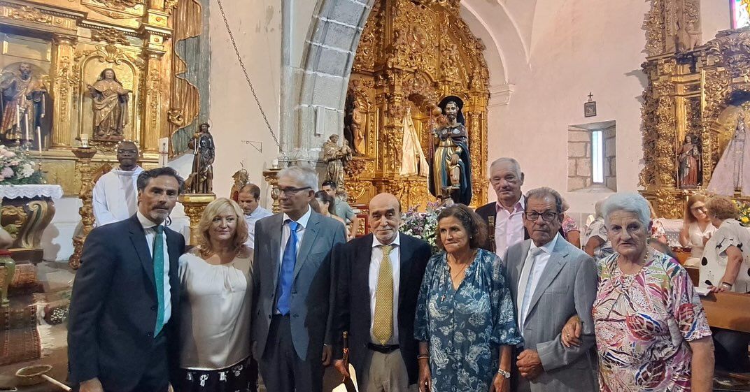 Grupo de personas durante las fiestas de San Roque en Puente del Congosto