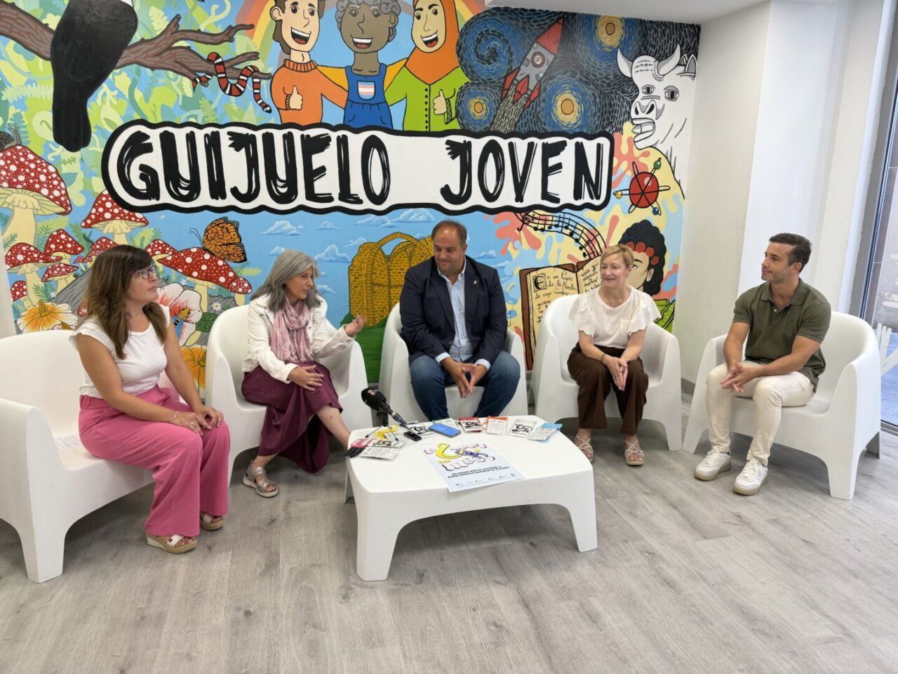 Presentación de la campaña de prevención en Guijuelo con varios participantes.