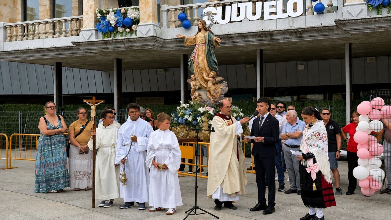 Procesión en Guijuelo con la imagen de Nuestra Señora de la Asunción