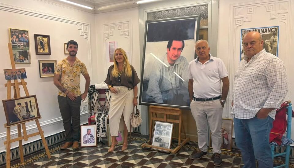 Homenaje a Julio Robles en Lumbrales con asistentes y fotografías