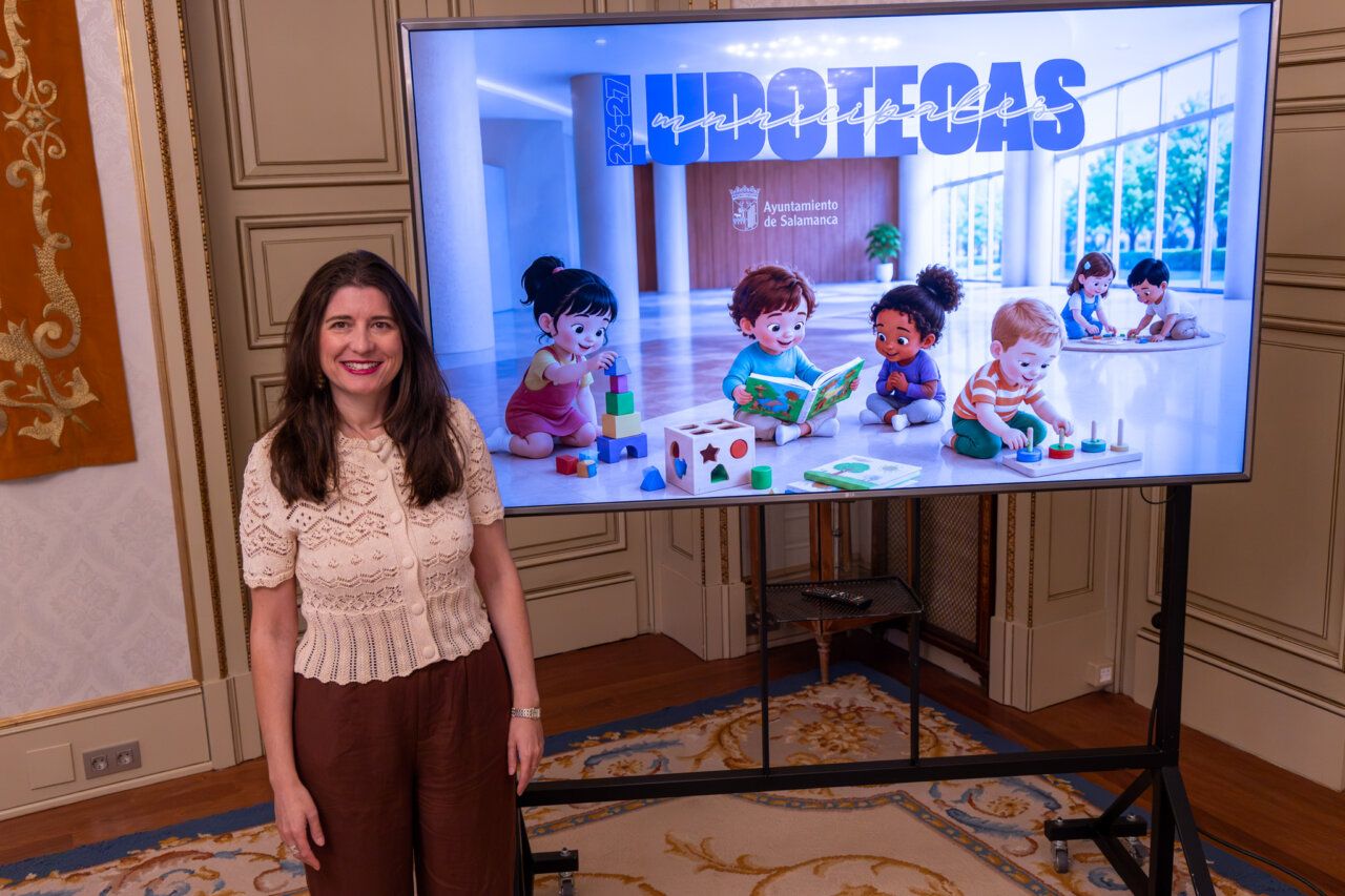 Presentación de ludotecas municipales en Salamanca con niños jugando