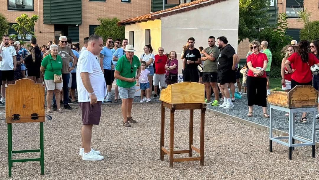 Participantes en los Juegos Autóctonos disfrutando de las tradiciones locales