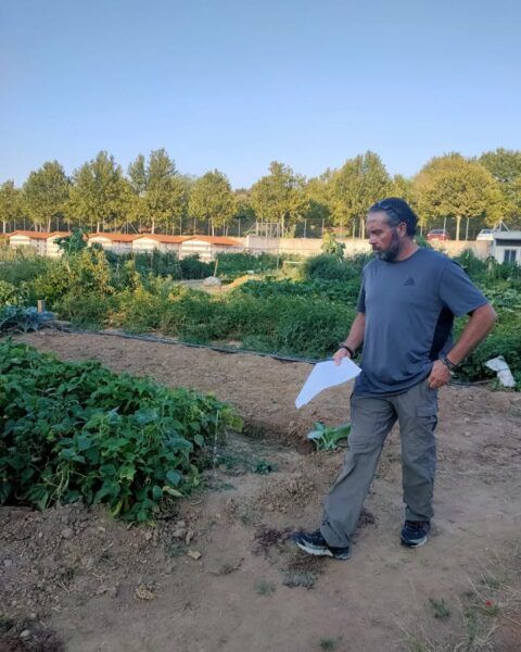 Jurado evaluando huertos en el concurso Huerto de Oro