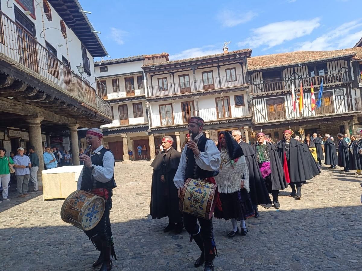 Celebración del Diagosto en La Alberca con música y trajes tradicionales