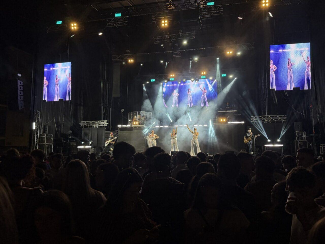 La orquesta Vulkano actuando en la Plaza Mayor de Guijuelo