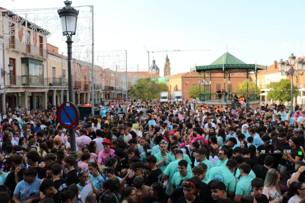 Multitud de personas celebrando en las Ferias y Fiestas de Peñaranda 2026
