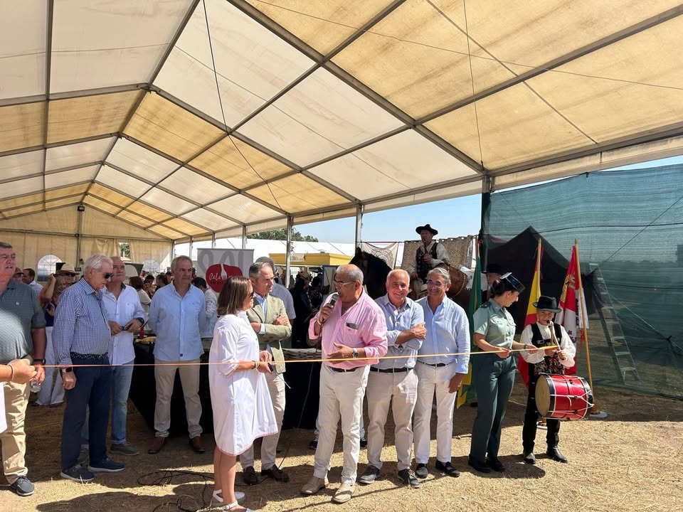 Inauguración de la XVIII Feria Agroalimentaria y de Artesanía en Peralejos de Abajo