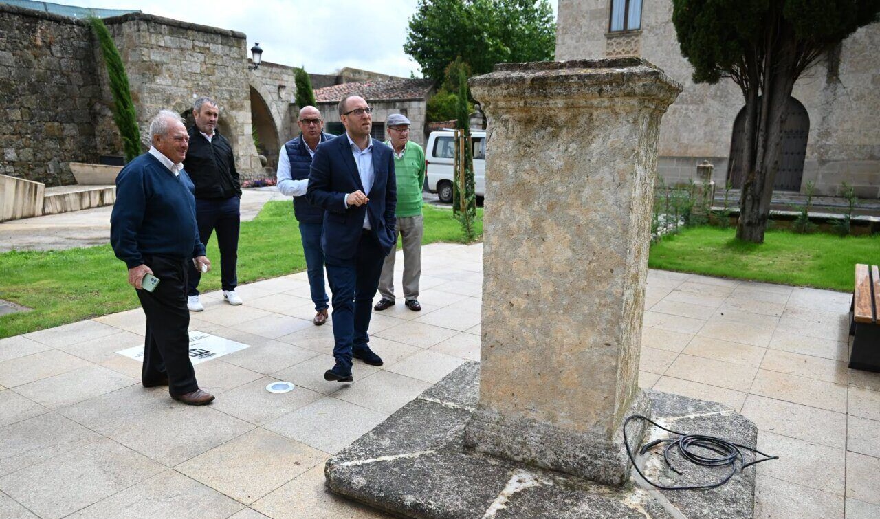 Visita a la plaza de Amayuelas en Ciudad Rodrigo tras su rehabilitación