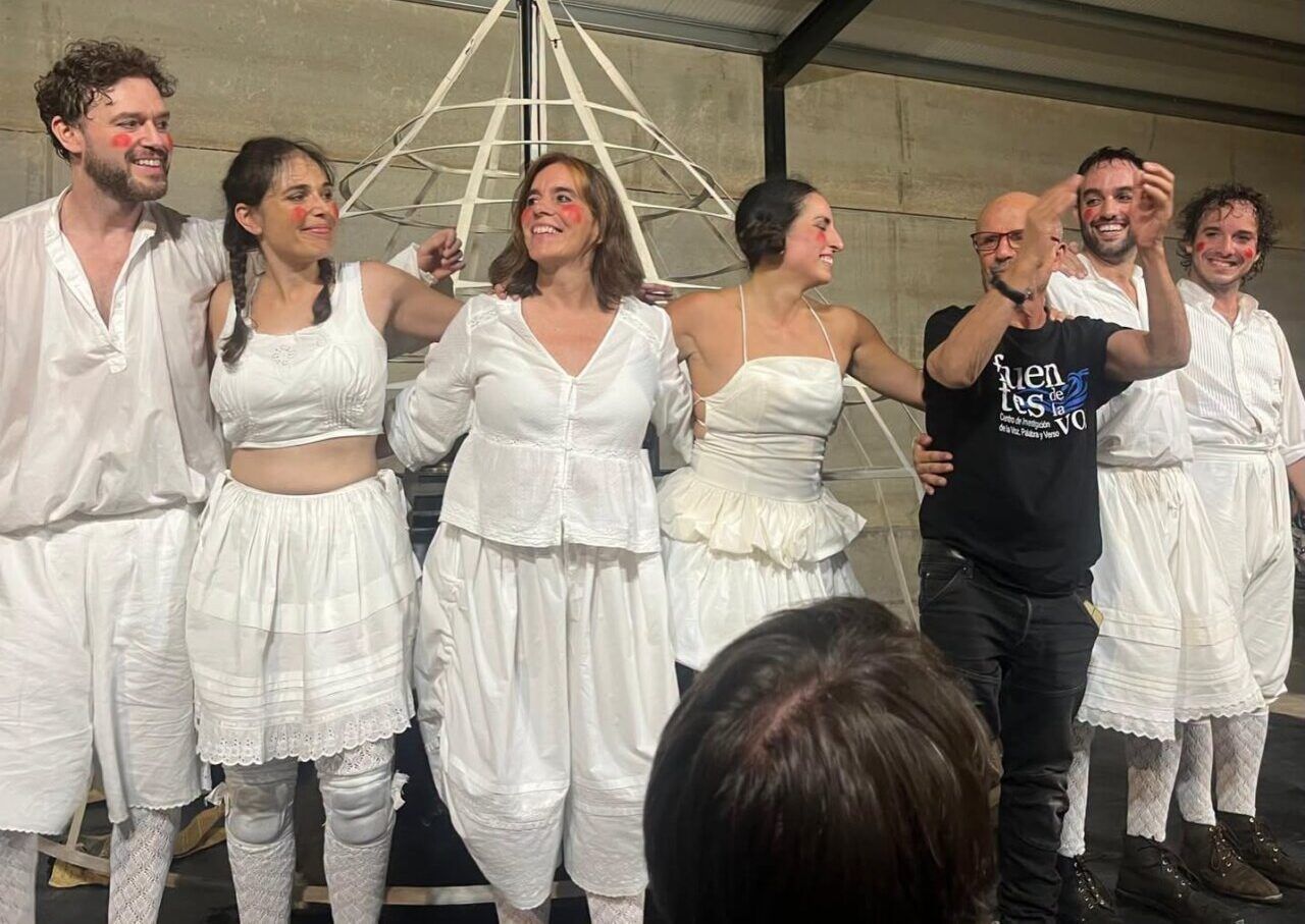Grupo de actores en escena durante la entrega del Premio Provincia a Escena