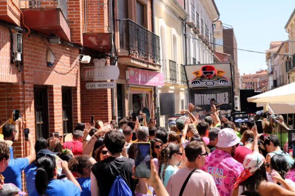 Multitud disfrutando del Airadilos Fest 2026 en Peñaranda de Bracamonte