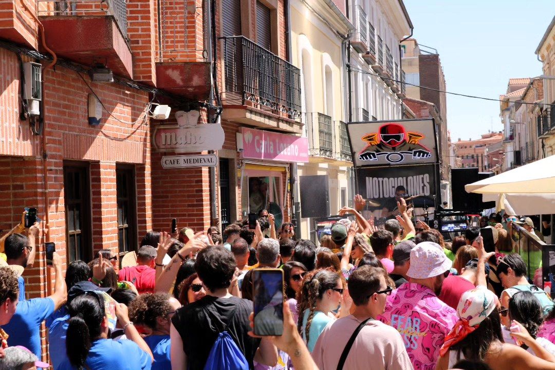 Multitud disfrutando del Airadilos Fest 2026 en Peñaranda de Bracamonte