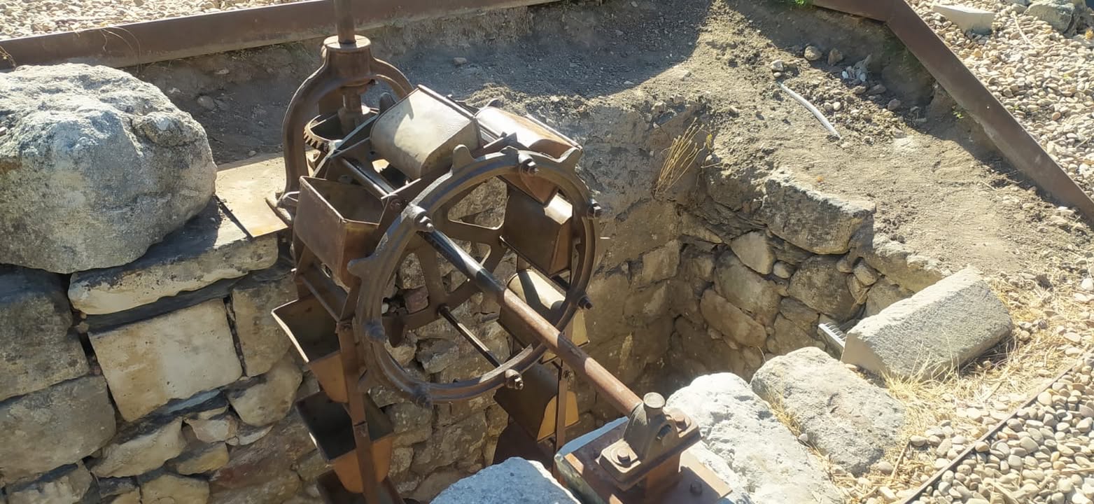 Restauración del muro de la noria en el Cerro de San Vicente