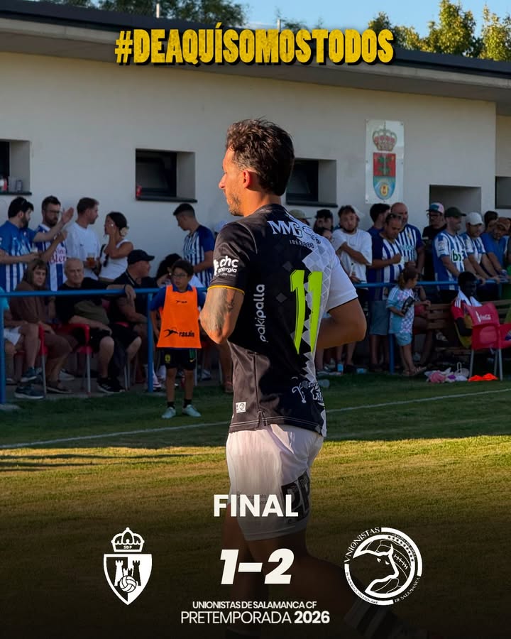Jugador de Unionistas de Salamanca en partido contra SD Ponferradina