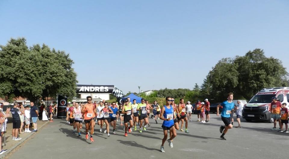 Corredores iniciando la carrera en el III Cross Urbanizaciones La Rad