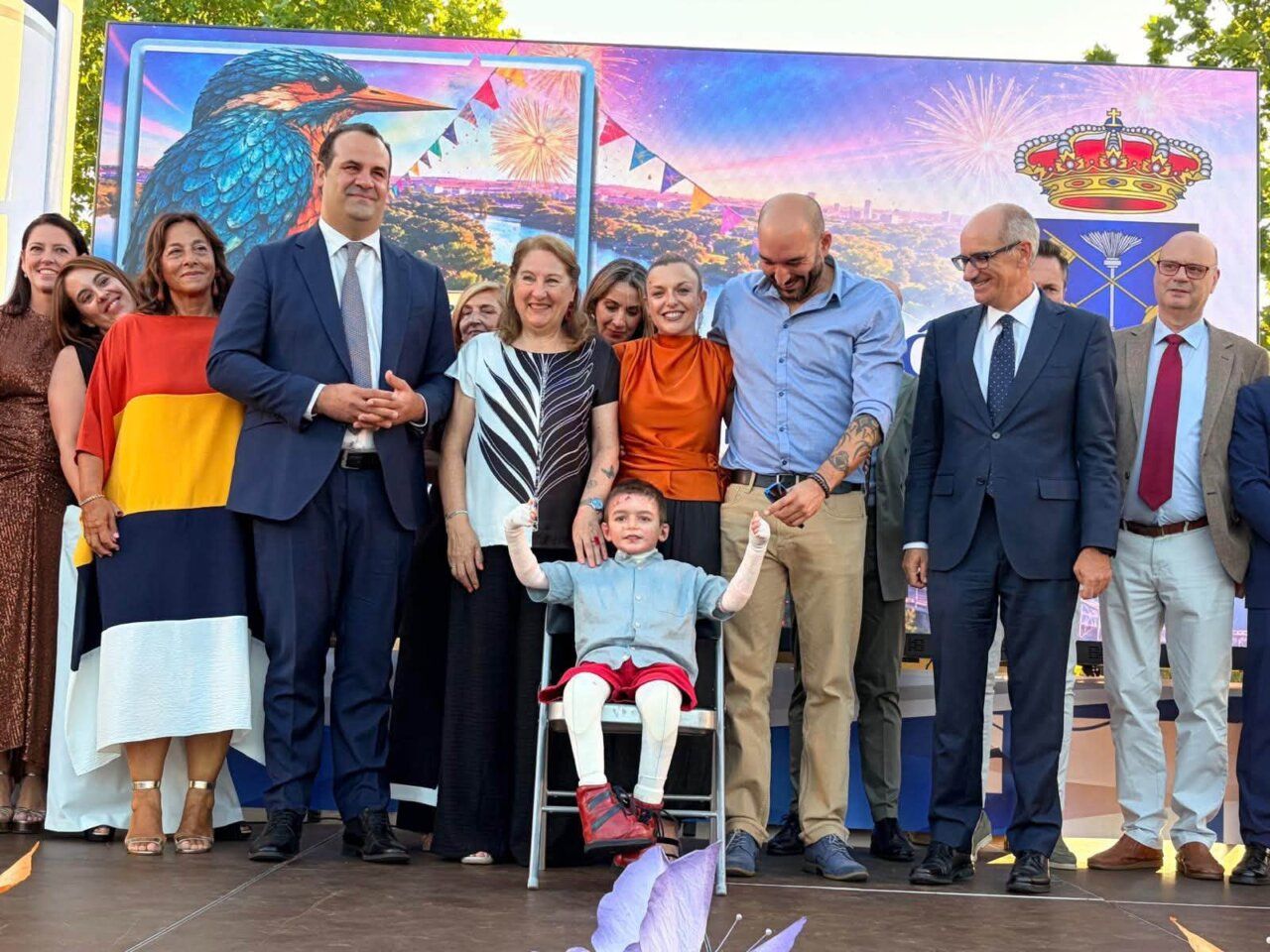 Grupo de personas en el pregón de fiestas en Santa Marta