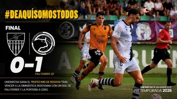 Jugadores de Unionistas CF celebrando la victoria en el Trofeo IMD de Segovia