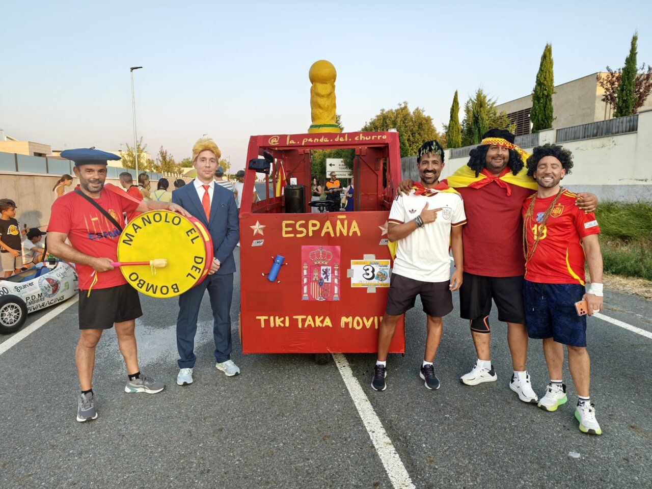 Participantes de la V Carrera de Autos Locos en Carbajosa de la Sagrada